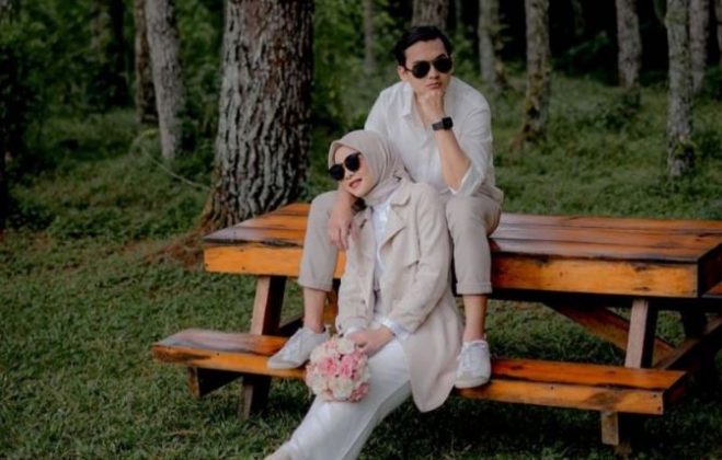  Gaya Foto Prewedding Di Alam  Romantis Sederhana Tapi 