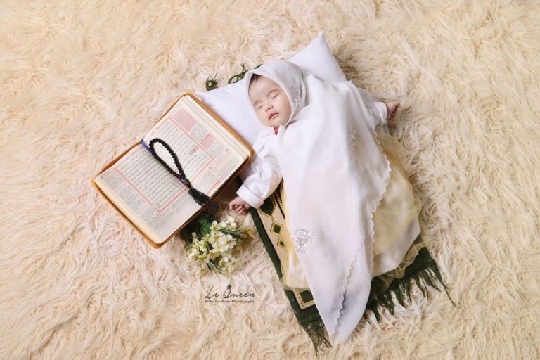 Konsep Foto Bayi Perempuan Baru Lahir Lucu Dan Cantik Di Rumah